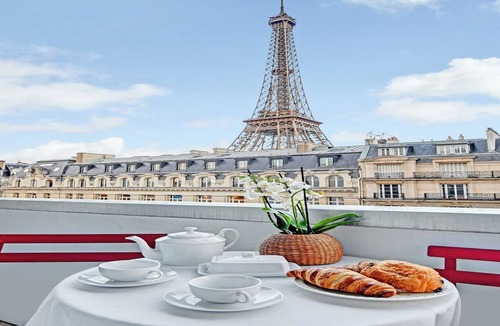 Grenelle Apartment | Exceptional 3BDR/6P apt - View of the Eiffel Tower