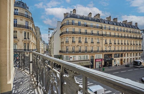 Gaillon Apartment | EXCEPTIONAL 4 BEDROOM APARTMENT WITH A/C WALK TO LOUVRE OPERA