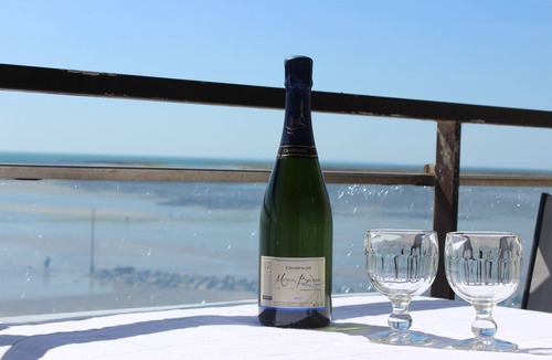 Agon-Coutainville Apartment | EXCEPTIONAL SEA VIEW! IDEAL AS A COUPLE FOR A RELAXING AND COMFORTING STAY.