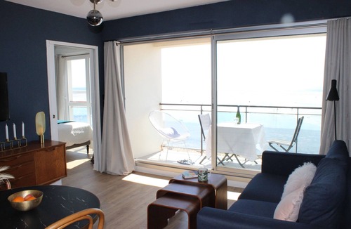 Agon-Coutainville Apartment | EXCEPTIONAL SEA VIEW! IDEAL AS A COUPLE FOR A RELAXING AND COMFORTING STAY.