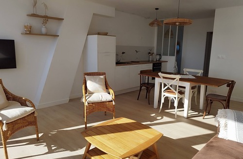 La Turballe Apartment | Facing the sea, direct beach access