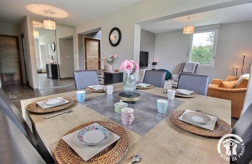 Plourivo House | Familial