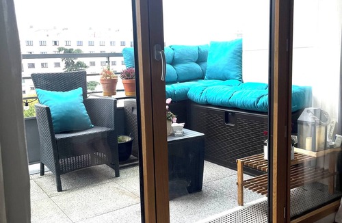 Clichy Apartment | Family Apartment—sleeps 6—parking and balcony—near Paris