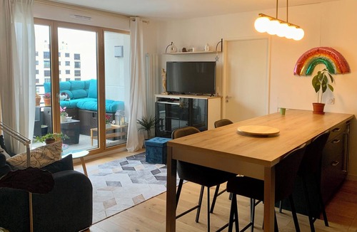 Clichy Apartment | Family Apartment—sleeps 6—parking and balcony—near Paris