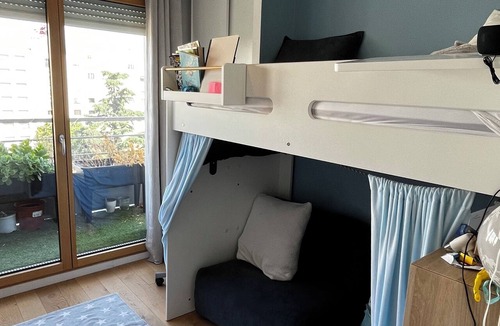 Clichy Apartment | Family Apartment—sleeps 6—parking and balcony—near Paris