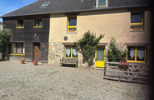 Marchesieux House | Family Break or With Friends in a Functional House. Horse Welcome