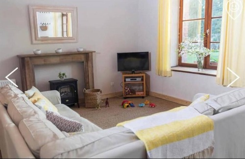Camors Cottage | Family-Friendly 4-Bedroom House with Heated Pool, Sleeps 8