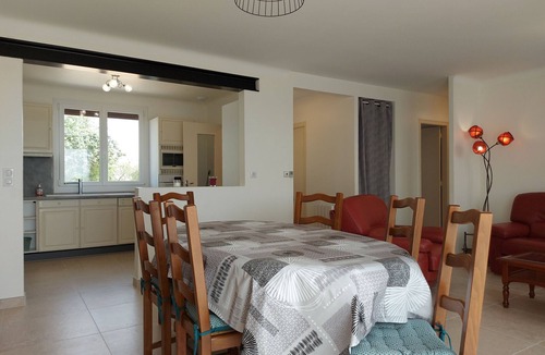 Saumeray Cottage | Family home in a quiet area with garden and BBQ