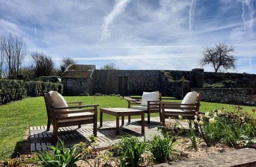 Eculleville Cottage | Family house with enclosed garden, WiFi, parking, close to beaches