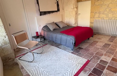 La Roche-Clermault Bed & Breakfast | Family suite in troglodyte house with access to indoor swimming pool