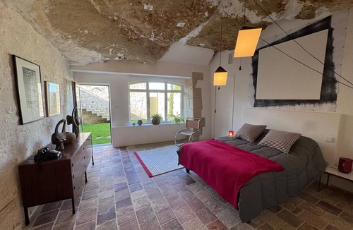 La Roche-Clermault Bed & Breakfast | Family suite in troglodyte house with access to indoor swimming pool