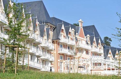 Bagnoles-de-l'Orne Apartment | 2-Guest Retreat with Hot Tub