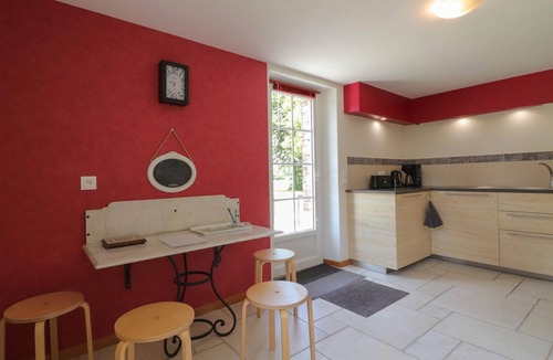 Saint-Evroult-Notre-Dame-du-Bois Cottage | Spacious farmhouse with garden in Saint-Evroult, pets allowed on request