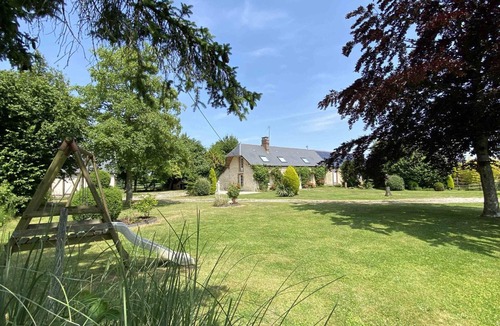 Saint-Evroult-Notre-Dame-du-Bois Cottage | Spacious farmhouse with garden in Saint-Evroult, pets allowed on request