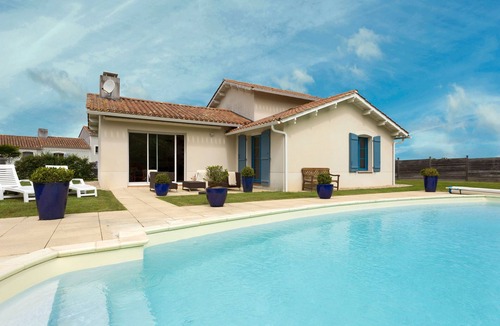 L'Aiguillon-sur-Vie House | Le Domaine de Fontenelles by Interhome