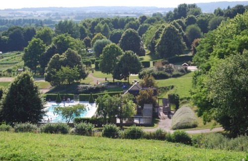 Saint-Martin-du-Vieux-Belleme House | Camping 3 étoiles - Piscine - ccbgdcd