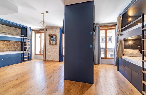 Quartier de la Folie-Mericourt Hotel | FRATERNITY-HOTEL