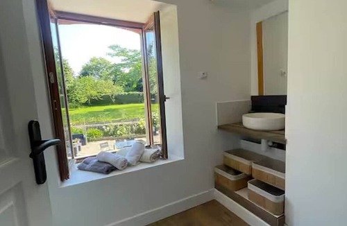 Plouasne House | French Chalet: Jacuzzi, Terrace, Barbecue