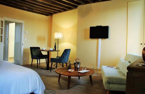 Chartres Apartment | Fulbert - view on Cathedral and Place des Epars
