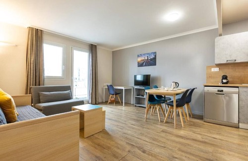 Gambetta Apartment | Full Bed Studio #1