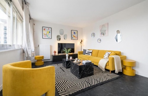 Gambetta Apartment | FurtiveStay - La Défense - Damiers