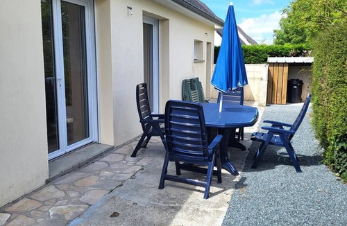 Lessay House | Gîte Cadet Rousselle: private terrace, private garden & Wi-Fi in Lessay