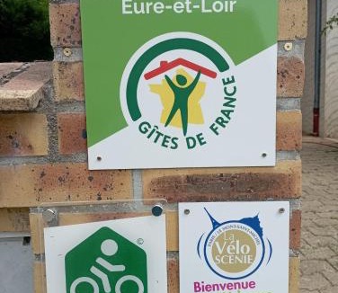 Montigny-le-Chartif House | Gîte cossu avec vélos, option bien-être et spa estival de long de la Véloscénie