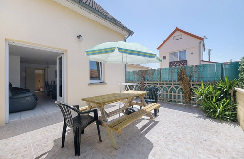 Saint-Martin de Brehal House | Gîte de mer "Chausey" – Cozy Beach Retreat in Normandy