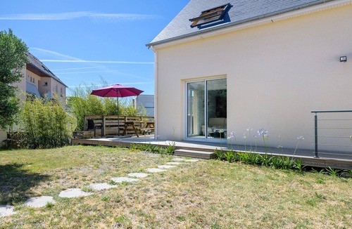 Saint-Martin de Brehal House | Gîte des Pluviers – Modern Villa Near the Beach in Saint-Martin-de-Bréhal