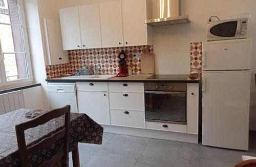 Saint-Leonard-des-Bois House | Gîte entier plein centre de St Léo, 2 ch, 4 pers