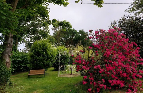 Plourhan House | Gîte Ker Allio: private terrace, shared garden & Wi-Fi in Plourhan