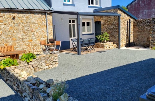 Pirou House | Gîte La Rose des Vents: Between Sea and Countryside