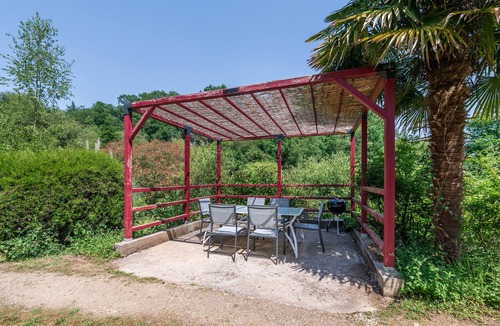 Plumelin House | Gîte “Le Logis de la Dame du Lac” with Private Terrace, Garden, and Wi-Fi