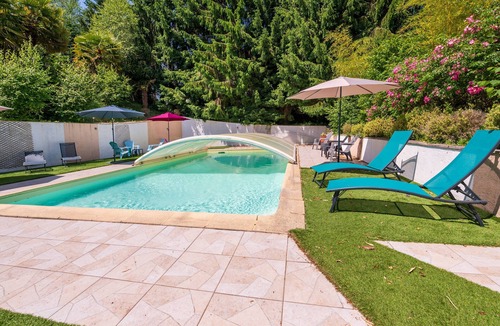 Plumelin House | Gîte “Le Logis de la Dame du Lac” with Private Terrace, Garden, and Wi-Fi