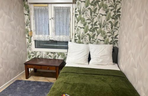 Les Gondoles Apartment | Garden studio with 3 beds and a sofa bed near Paris
