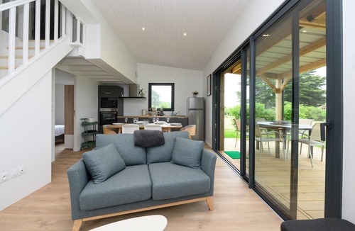 Sarzeau House | Gavrinis, 600 m from Beach, Parking, Wi-Fi – Private Terrace & Garden