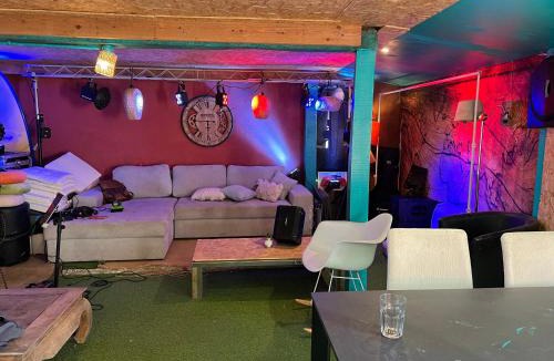 Le Molay-Littry House | Gite 10 personnes another brick party