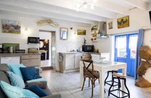 Kermaria-Sulard House | Gite Atelier La Croix Blanche