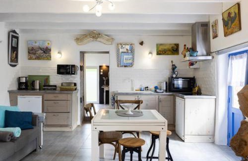 Kermaria-Sulard House | Gite Atelier La Croix Blanche