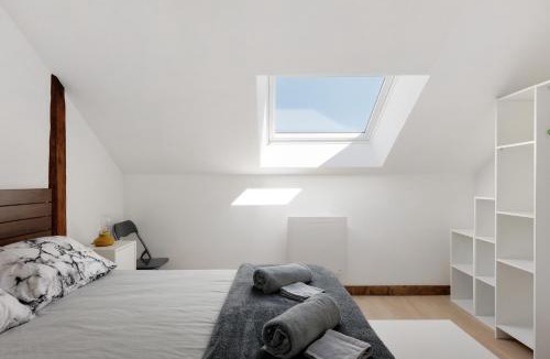 Noyant-Villages House | Gite Bricabroc 7 personnes