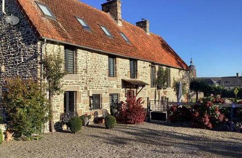 Tinchebray-Bocage House | Gite de frênes located in a pretty village