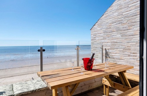 Saint-Martin de Brehal House | Gîte de la Mer – Stunning Sea View Directly Opposite the Beach