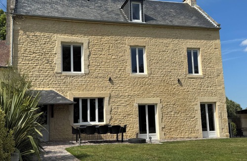 Saint-Wambert-des-Trois-Vallees House | Gite du Manoir de Berville
