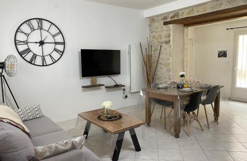 Villaines-la-Gonais Apartment | Gite du Trefoux logement le Villainois
