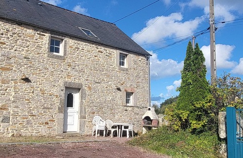 Surtainville House | Gite l'écurie, in a restored farmhouse, fully equipped with pellet stove