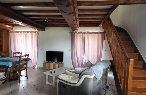 Surtainville House | Gite l'écurie, in a restored farmhouse, fully equipped with pellet stove