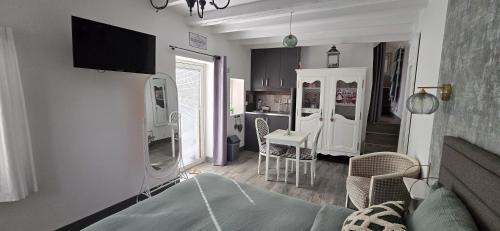 Champenard House | Gite "Le Cosy Fleuri"