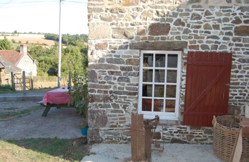 Menil-Vin House | Gite Rouge by Interhome