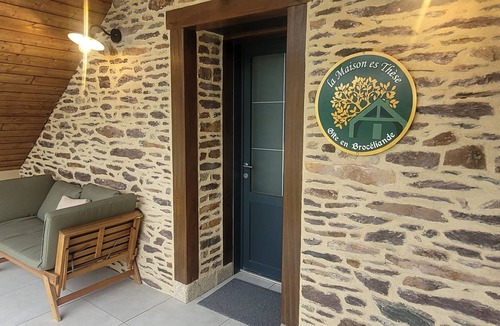 Mauron House | Gîte with view of Brocéliande