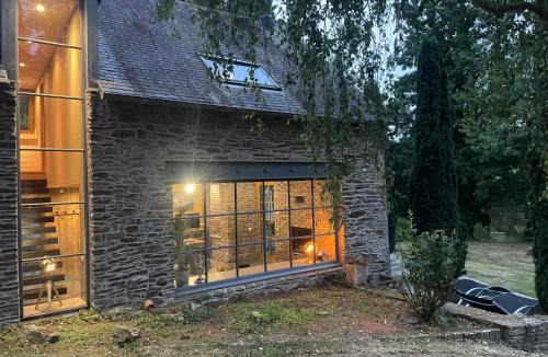 Langrolay-sur-Rance House | Gites la Rifflais - L'étang - vue sur étang privé